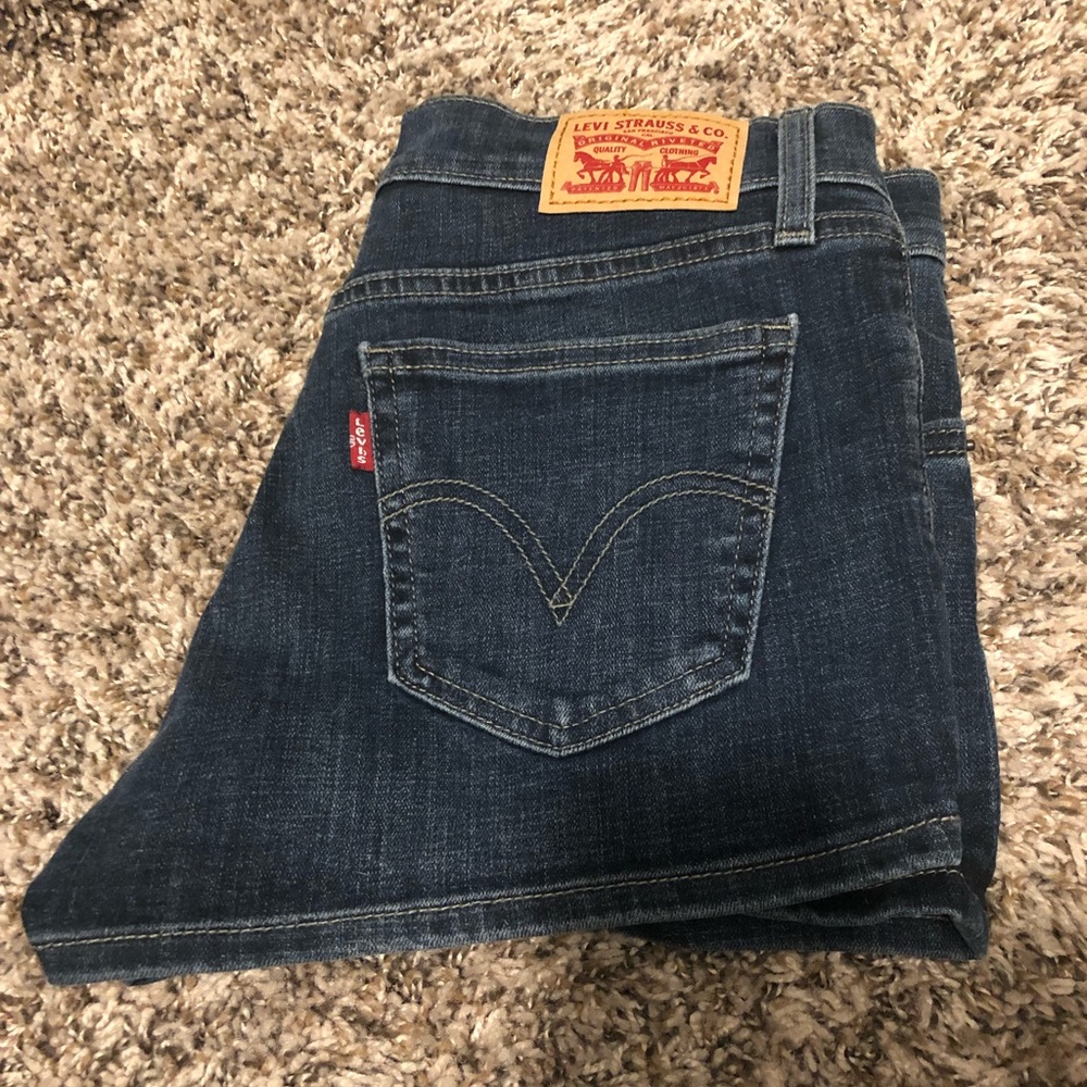 Levi’s - Picture 2 of 2
